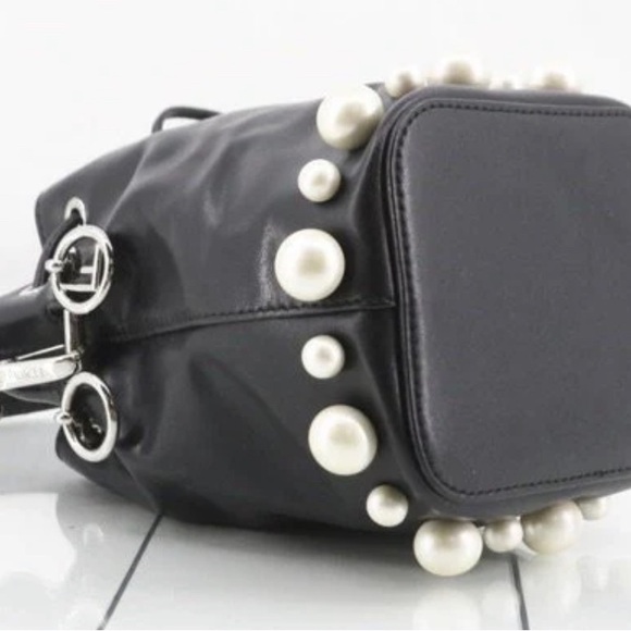 FENDI VITELLO LIBERTY PEARL F IS FENDI MINI MON TRESOR BUCKET BAG BLACK - Picture 4 of 9